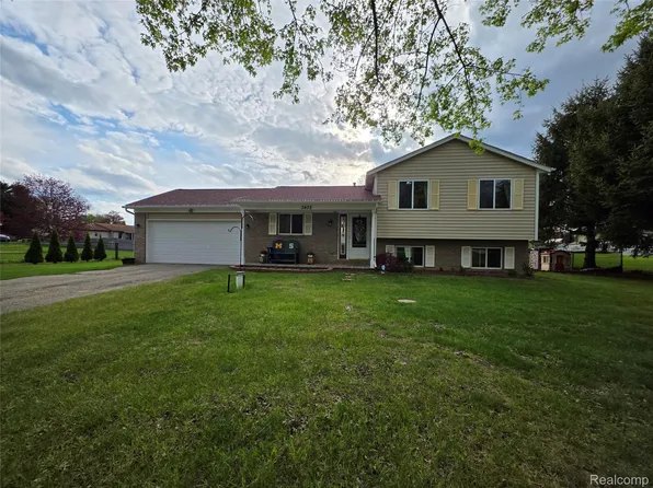 3435 Rockledge Ln, Lapeer, MI 48446