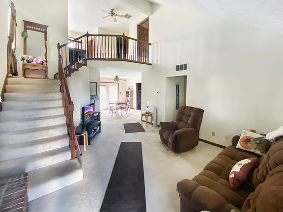 2nd image of 1203 Cypress Dr