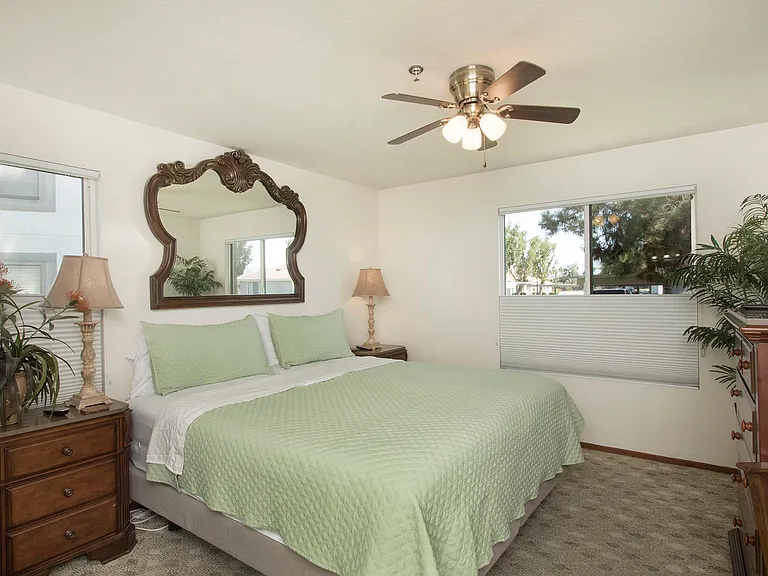 High-End Cal King Split XL Tempur-Pedic TEMPUR-Ergo_ Plus Adjustable Bed with Brand New comfy HI-End Mattress puts you in control: a virtually unlimited number of ergonomic rest positions, plus rejuvenating massage.