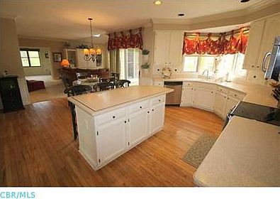 3rd image of 10385 Woodburn Dr