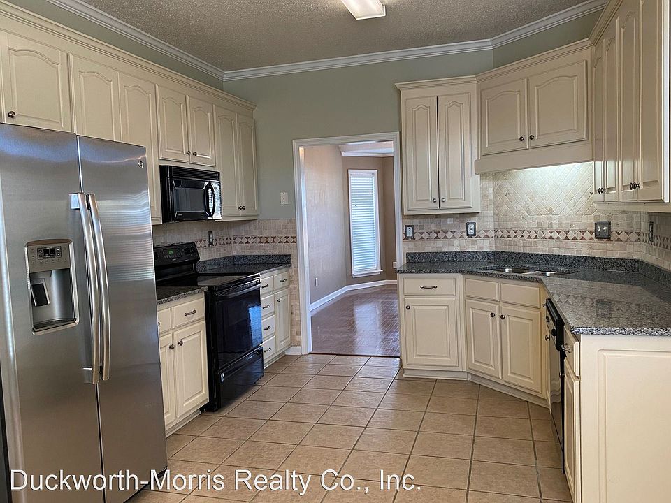 1st image of 2120 Evergreen Ln