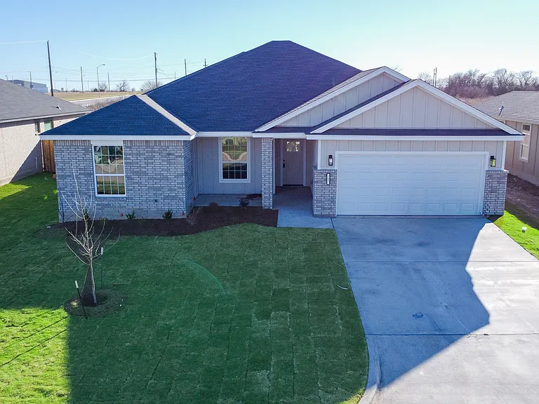 727 Liberty Park Dr — Photo 1