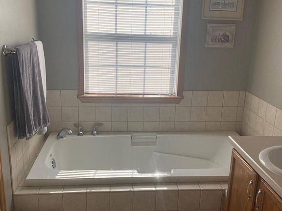 5th image of 4548 NE McDougal Ln