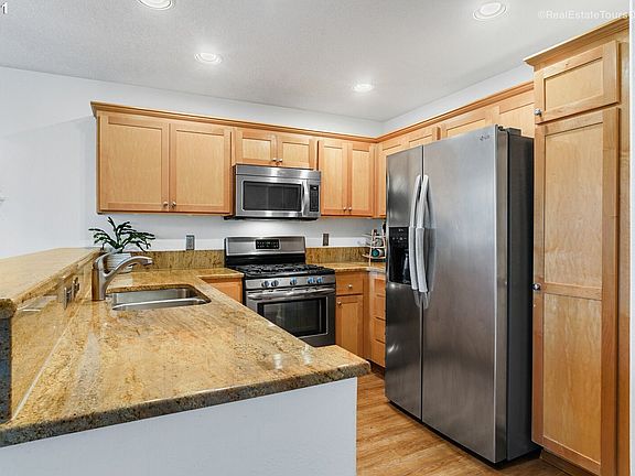 4th image of 2940 NE 14th Ave
