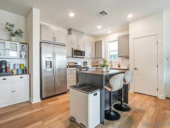 3rd image of 5464 Shorefront Dr Unit 143