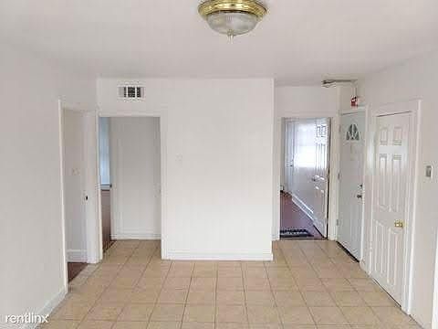 4th image of 560 Douglas Ave #3R