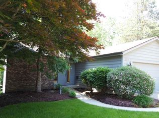6713 W Canal Pointe Ln, Fort Wayne, IN 46804