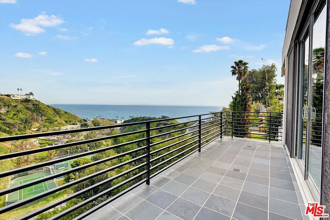 4 bed, 4.5 bath, 4143 sqft, $17,500 — Photo 2