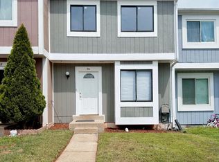 30 Sugarland Square Ct, Sterling, VA 20164