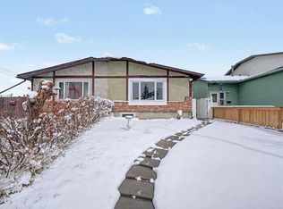 38 S Whitman Close NE, Calgary, AB T1Y 4H4