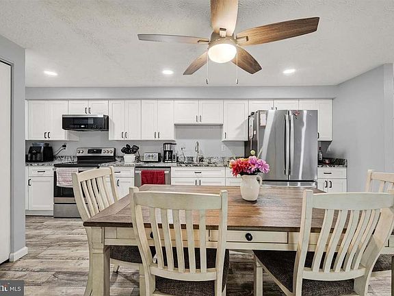 2nd image of 300 Long Cove Ln