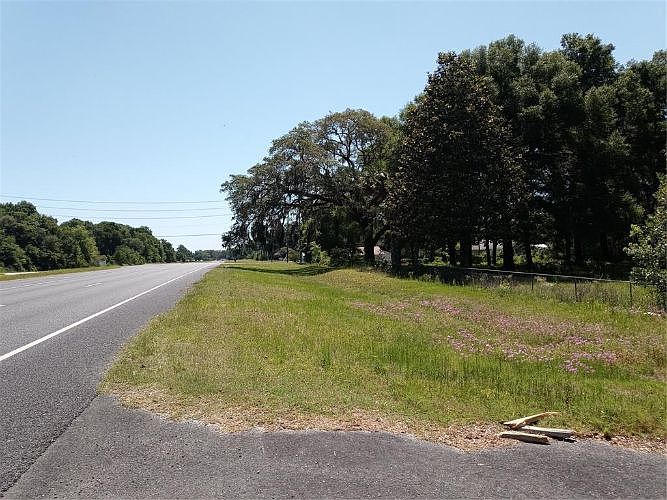 2nd image of 4092 SE County Highway 484