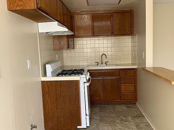 2nd image of 555 N Gaffey St #107