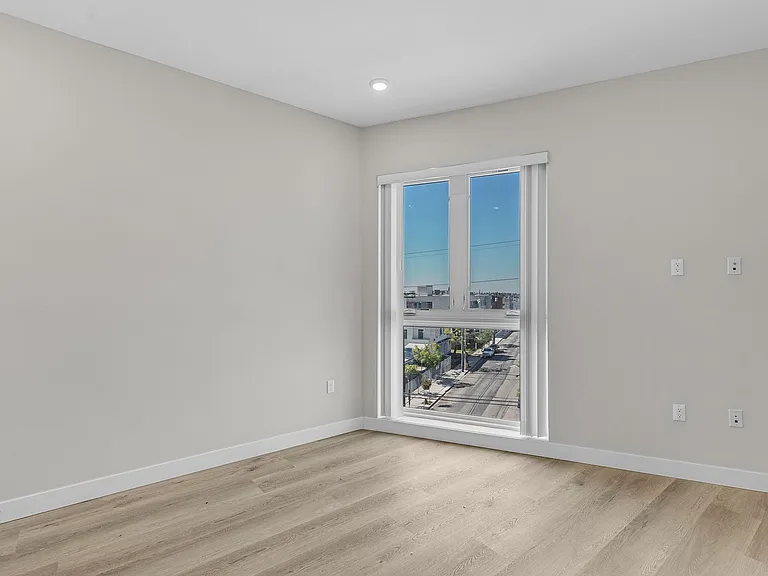 825 Coronado-Building — Photo 74