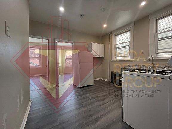 Kitchen (3/3)