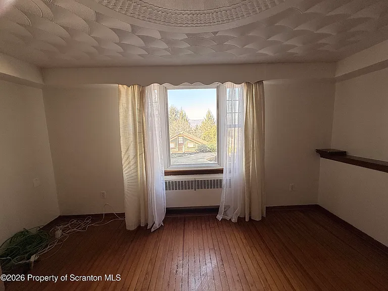 324 Crown Ave — Photo 4