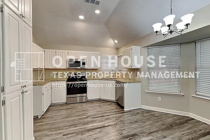 824 Quail Brook Dr — Photo 9
