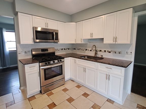 5th image of 644 Bryn Mawr Ave