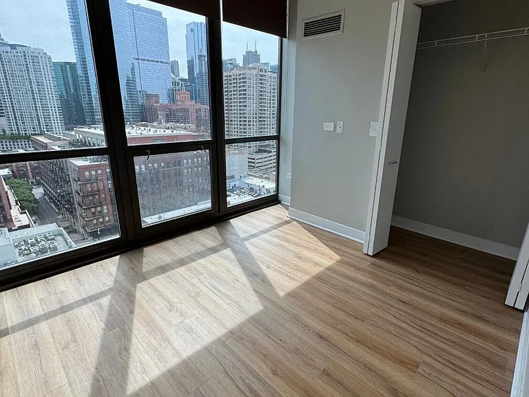 647 W Wayman St — Photo 12