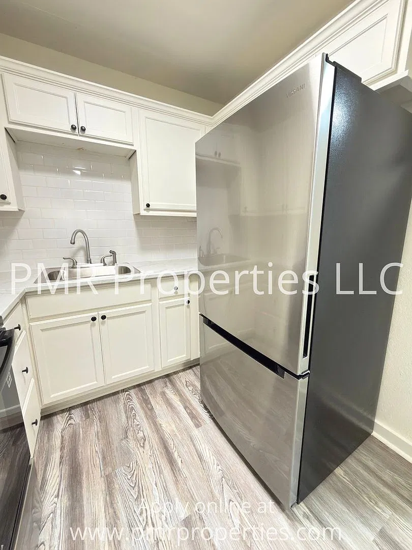 3 Bedrooms / 1 Bathroom House — Photo 3