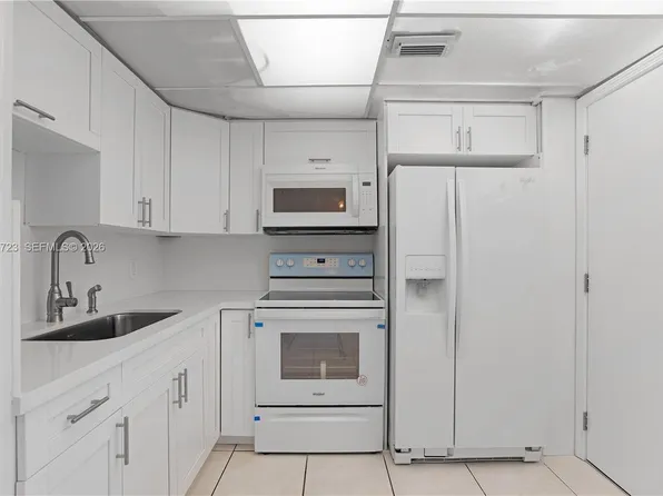 2790 NE 201st Ter APT H328, Aventura, FL 33180