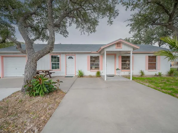 220 E Laurel St, Rockport, TX 78382