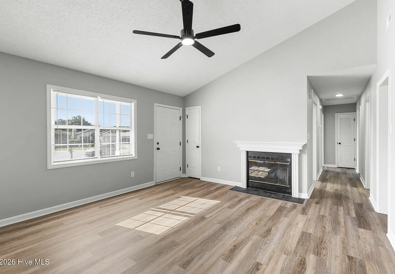 3 bed, 2.0 bath, 1040 sqft, $1,450 — Photo 3