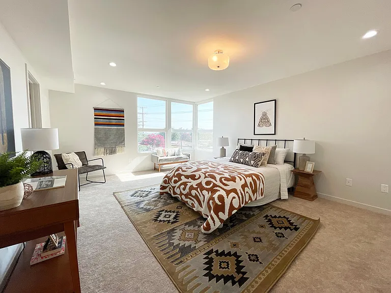 230 S San Marino Ave #B — Photo 17