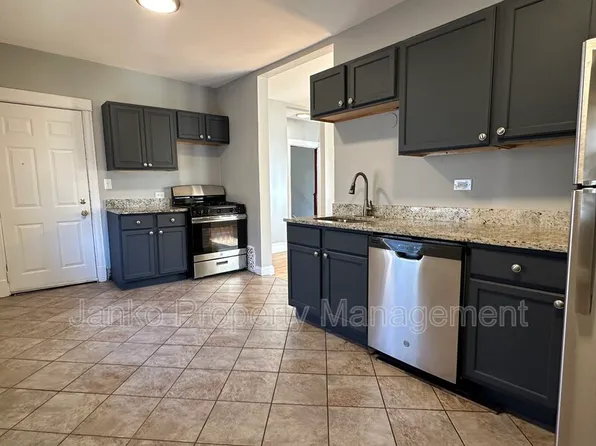 856 N Mayfield Ave APT 2S, Chicago, IL 60651