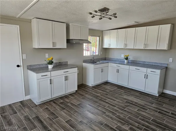 2084 Palma Vista Ave, Las Vegas, NV 89169