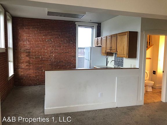 3rd image of 1225 Maine St #3