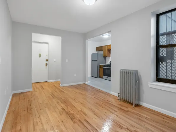 2410 Davidson Avenue image 1 of 11