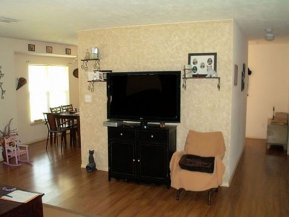 3rd image of 26336 Presswood Ln