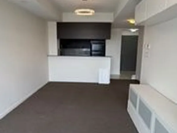 50 Sky Harbour Dr #409, Brampton, ON L6Y 6B8
