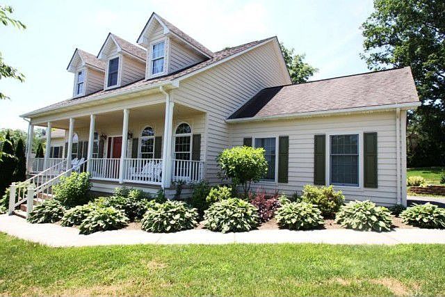 1st image of 136 Old White Dr