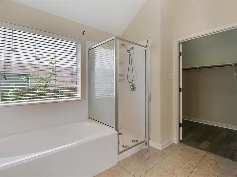 3608 Glastonbury Trl — Photo 11