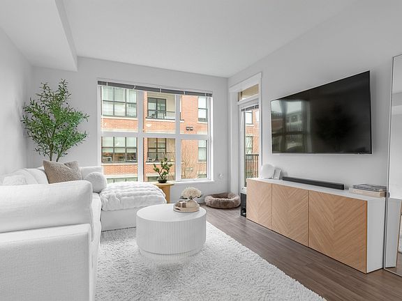 2nd image of 9551 Alexandra Rd #227