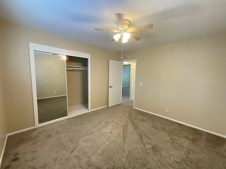 2502 S Rosewood Ave — Photo 13