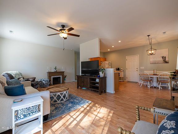 4th image of 606 Burroughs Drive