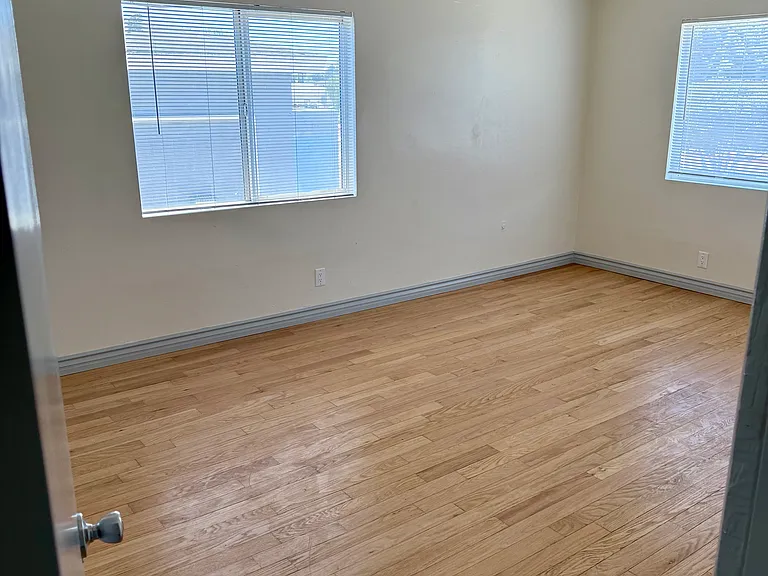 8930 S Vermont Ave — Photo 18