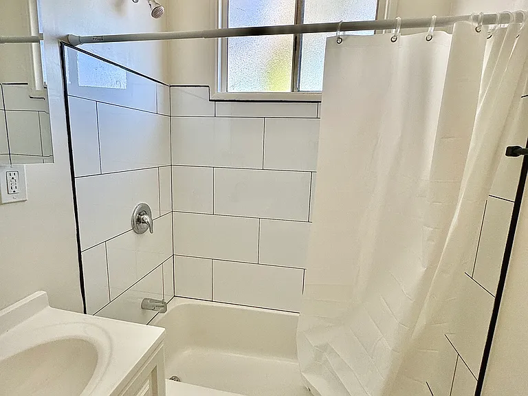6743 Haskell Ave #6 — Photo 19