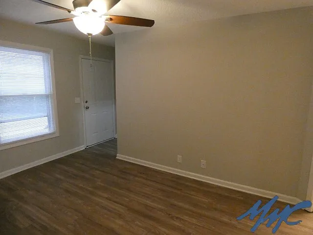 2 bed, 1.5 bath, 974 sqft, $1,275 — Photo 3