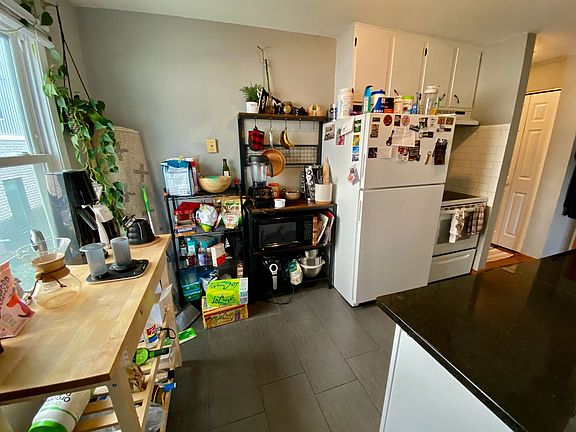 4th image of 821 Marshall St NE APT 2