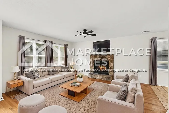 3 bed, 2.0 bath, 1895 sqft, $1,895 — Photo 4