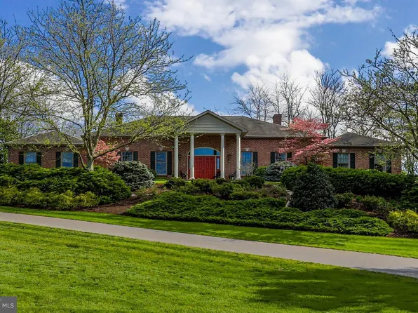 1558 Hearthside Dr, Chambersburg, PA 17202