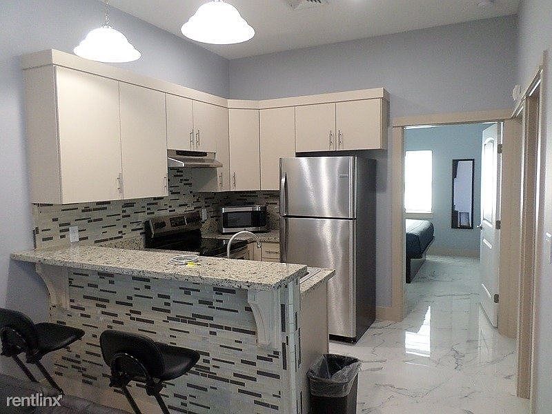 1st image of 111 E Marisol Dr
