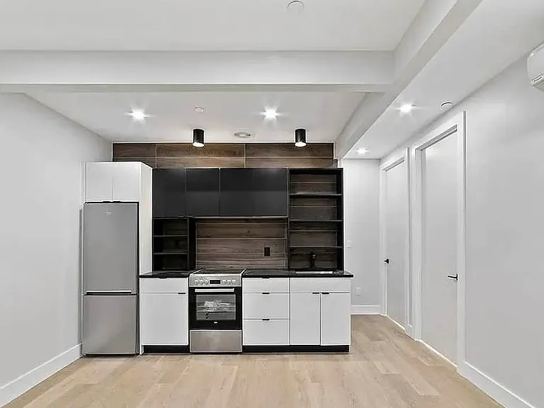 727 Dekalb Ave #2B — Photo 5