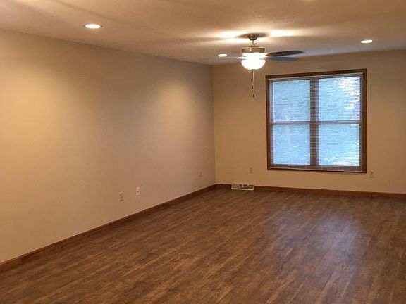 3rd image of 3836 Stonebridge Dr