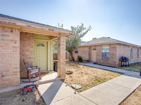 121 Cambridge Dr, Saginaw, TX 76179