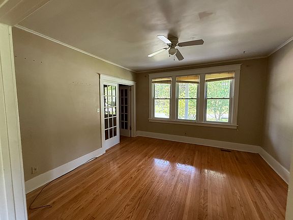 5th image of 124 Pinewoods Ave #1